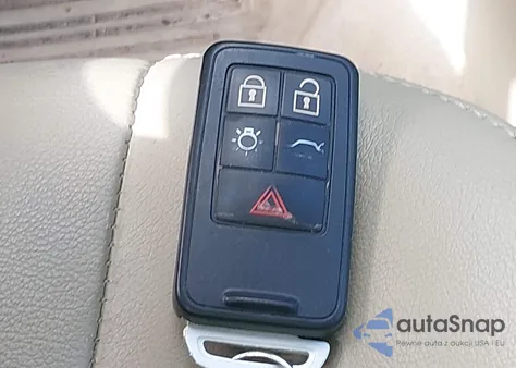 2016 Volvo Xc60 T5 Drive-E Premier из США, поврежденный, VIN YV440MDK8G2811335